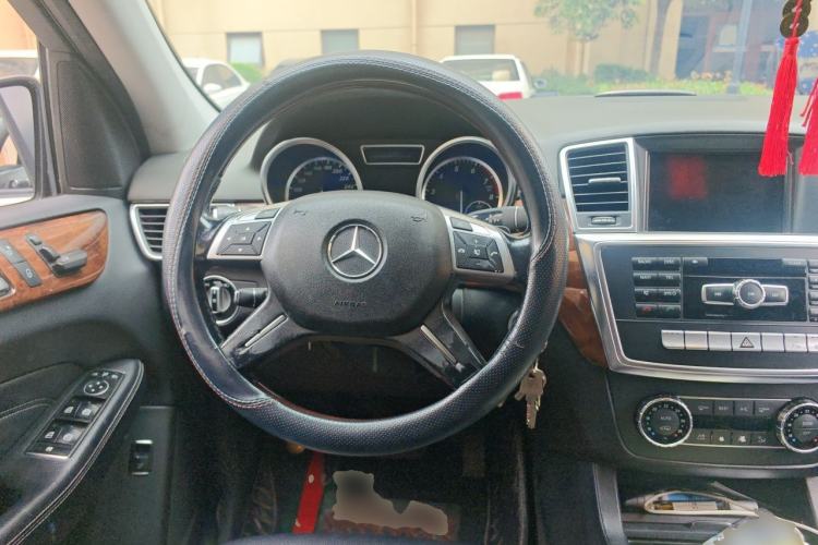 Used Mercedes-Benz M-Class 2012 ML 350 Sport Edition Steering Wheel