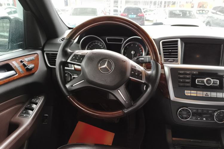Used Mercedes-Benz M-Class 2012 ML 350 Luxury Edition Steering Wheel