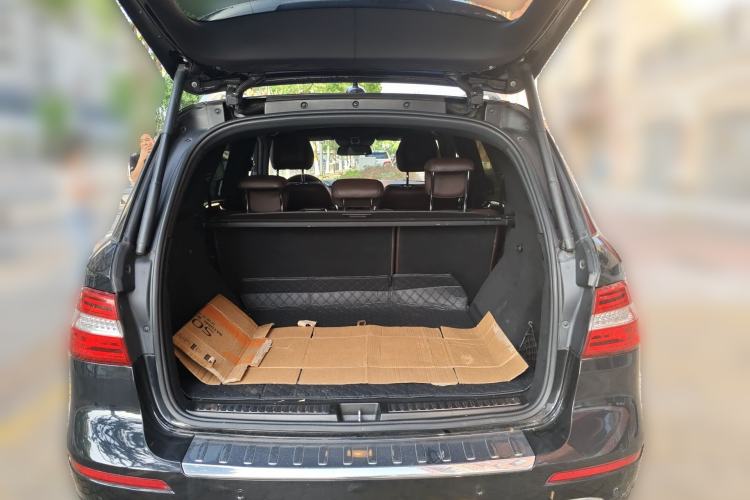 Used Mercedes-Benz M-Class 2012 ML 350 Luxury Edition Trunk