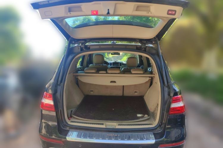 Used Mercedes-Benz M-Class 2012 ML 300 Trunk
