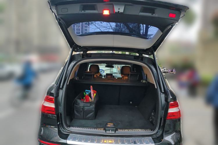 Used Mercedes-Benz M-Class 2012 ML 300 Trunk