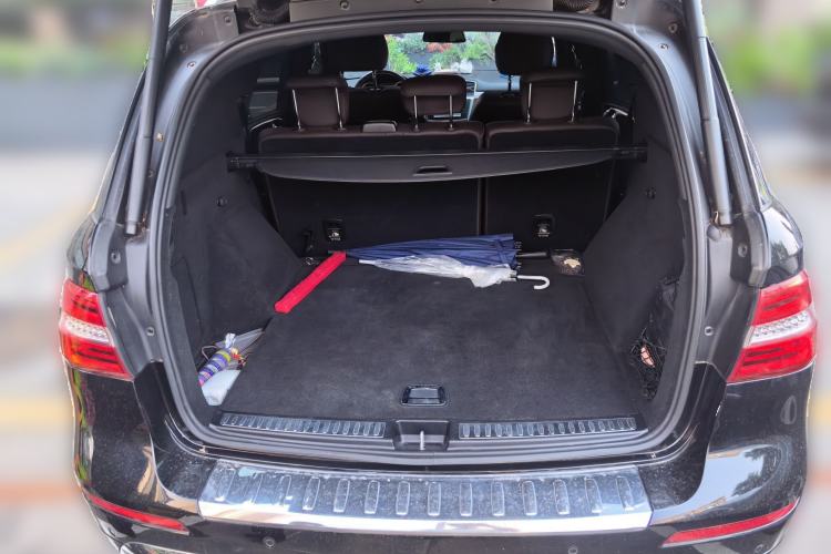 Used Mercedes-Benz M-Class 2012 ML 350 Luxury Edition Trunk