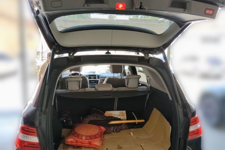 Used Mercedes-Benz M-Class 2012 ML 350 Luxury Edition Trunk