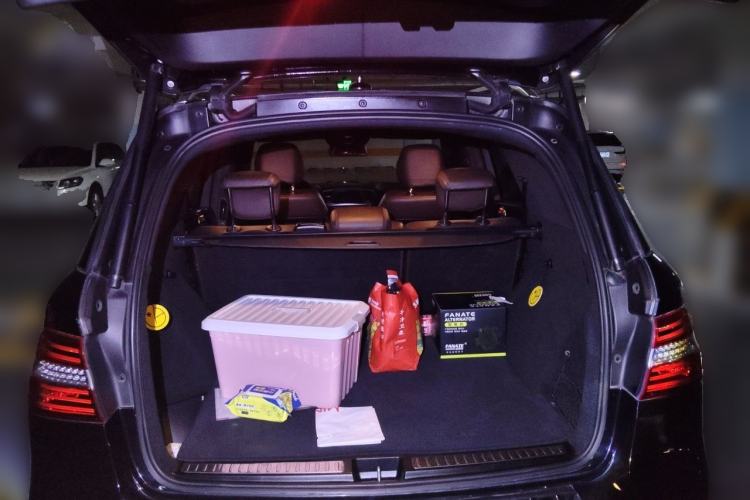 Used Mercedes-Benz M-Class 2012 ML 350 Luxury Edition Trunk