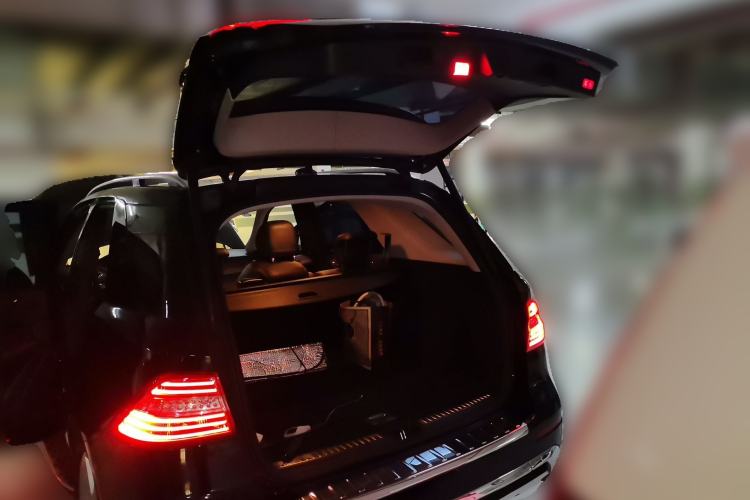 Used Mercedes-Benz M-Class 2012 ML 350 Sport Edition Trunk