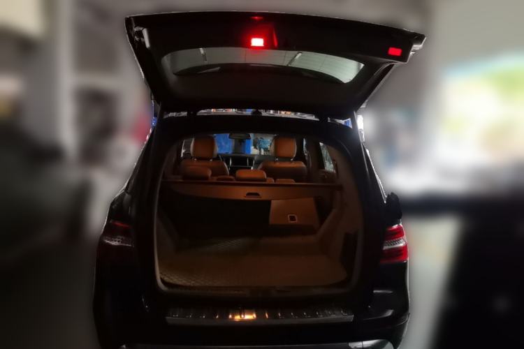 Used Mercedes-Benz M-Class 2012 ML 300 Trunk