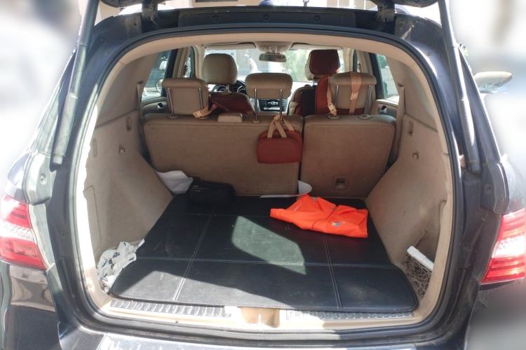 Used Mercedes-Benz M-Class 2012 ML 300 Trunk