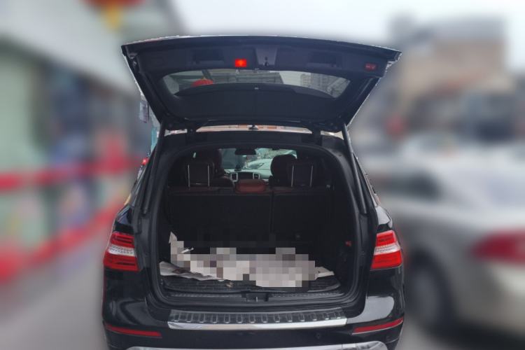 Used Mercedes-Benz M-Class 2012 ML 350 Luxury Edition Trunk
