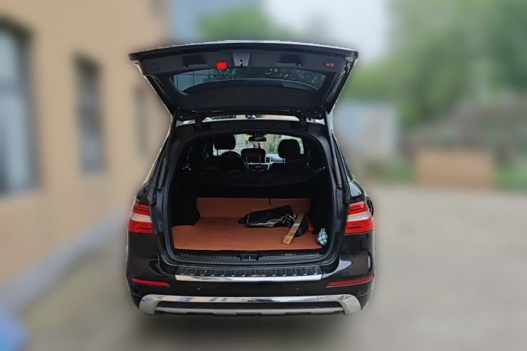 Used Mercedes-Benz M-Class 2012 ML 350 Luxury Edition Trunk