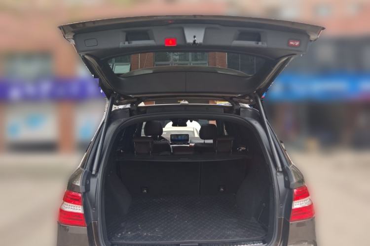 Used Mercedes-Benz M-Class 2012 ML 350 Luxury Edition Trunk