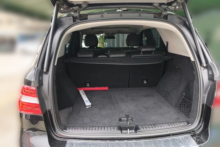 Used Mercedes-Benz M-Class 2012 ML 300 Trunk