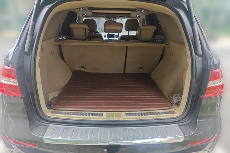 Used Mercedes-Benz M-Class 2012 ML 350 Luxury Edition Trunk
