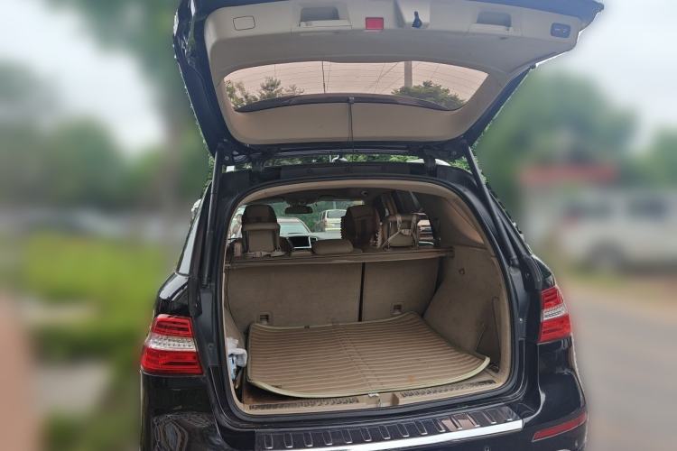 Used Mercedes-Benz M-Class 2012 ML 350 Sport Edition Trunk