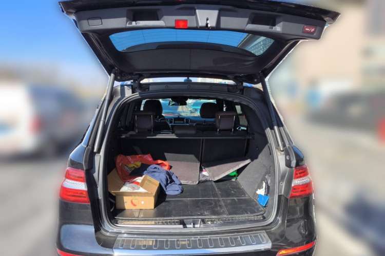 Used Mercedes-Benz M-Class 2012 ML 350 Luxury Edition Trunk