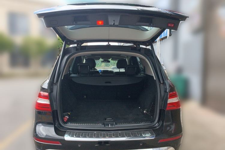Used Mercedes-Benz M-Class 2012 ML 300 Trunk