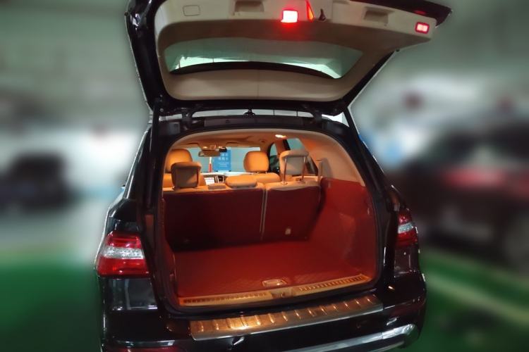 Used Mercedes-Benz M-Class 2012 ML 300 Trunk