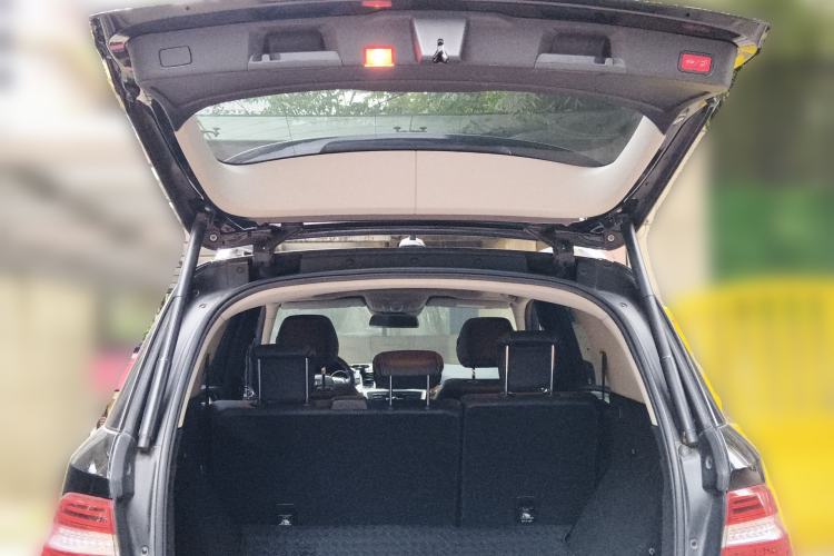 Used Mercedes-Benz M-Class 2012 ML 350 Luxury Edition Trunk