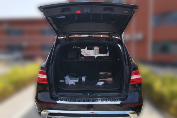 Used Mercedes-Benz M-Class 2012 ML 350 Luxury Edition Trunk