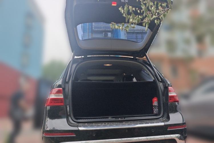 Used Mercedes-Benz M-Class 2012 ML 350 Sport Edition Trunk