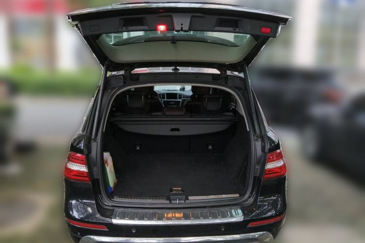 Used Mercedes-Benz M-Class 2012 ML 350 Sport Edition Trunk