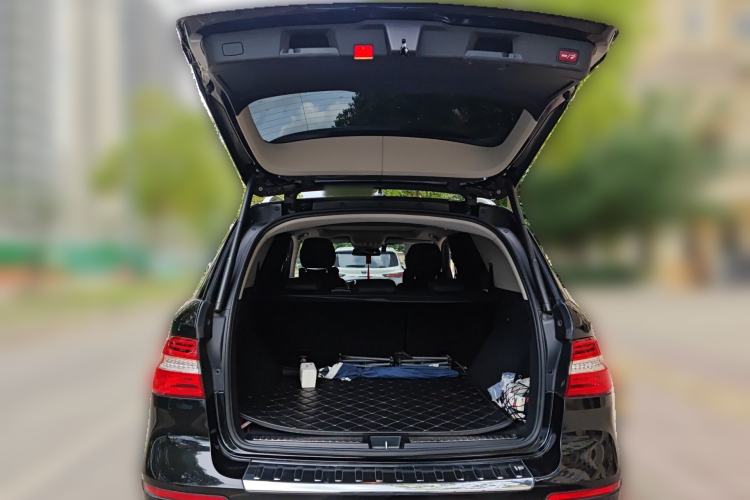 Used Mercedes-Benz M-Class 2012 ML 350 Luxury Edition Trunk