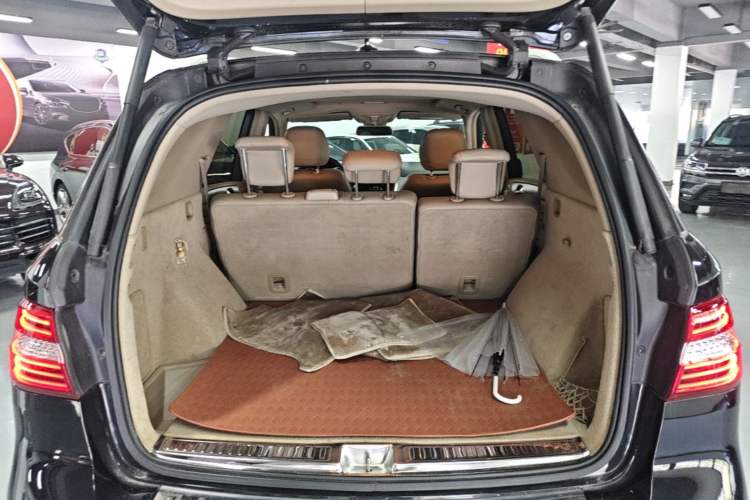 Used Mercedes-Benz M-Class 2012 ML 300 Trunk