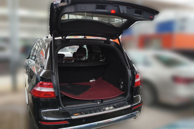 Used Mercedes-Benz M-Class 2012 ML 350 Luxury Edition Trunk