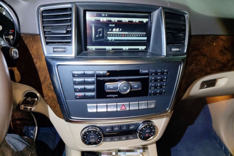 Used Mercedes-Benz M-Class 2012 ML 350 Sport Edition Audio And AC Panel
