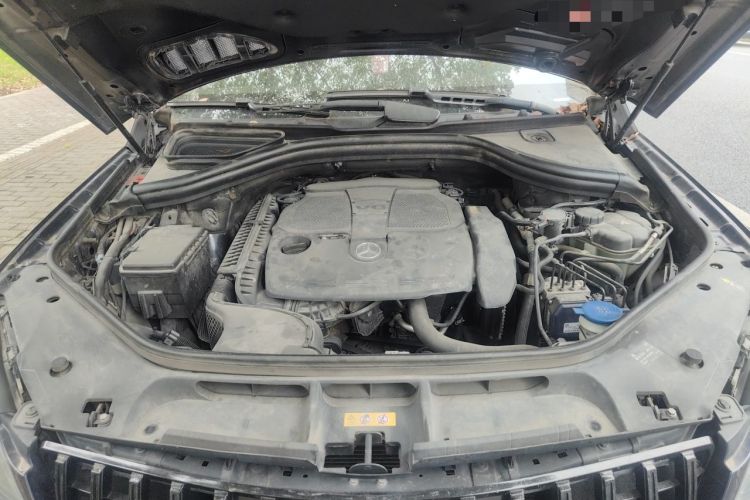 Used Mercedes-Benz M-Class 2012 ML 300 Engine Bay
