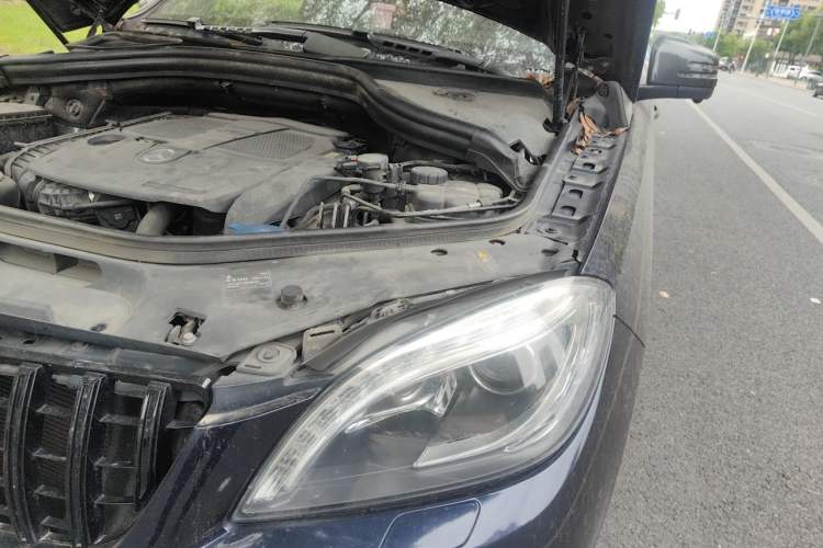 Used Mercedes-Benz M-Class 2012 ML 300 Engine Bay Left