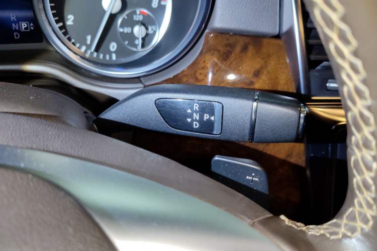 Used Mercedes-Benz M-Class 2012 ML 350 Sport Edition Gear Lever