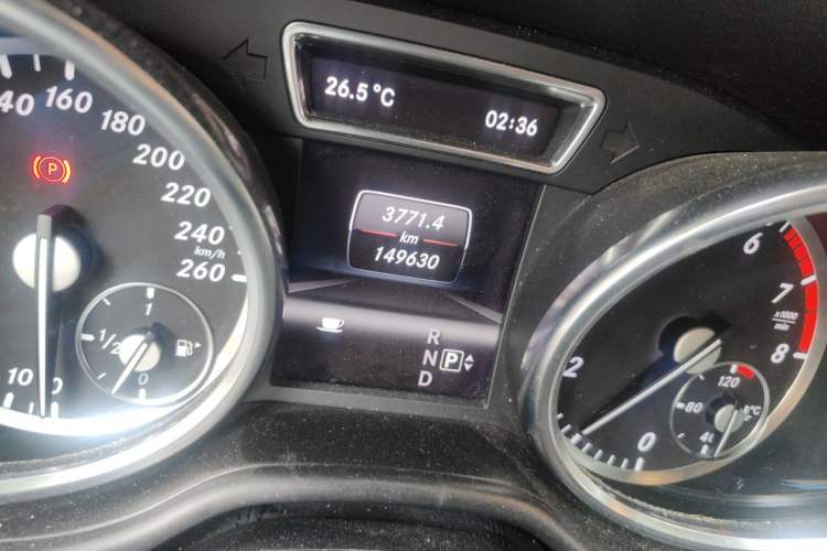 Used Mercedes-Benz M-Class 2012 ML 300 Odometer Close Up