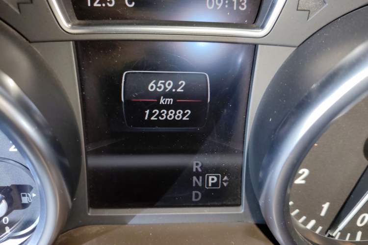 Used Mercedes-Benz M-Class 2012 ML 350 Sport Edition Odometer Close Up