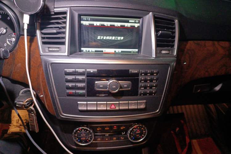 Used Mercedes-Benz M-Class 2012 ML 350 Sport Edition Audio And AC Panel