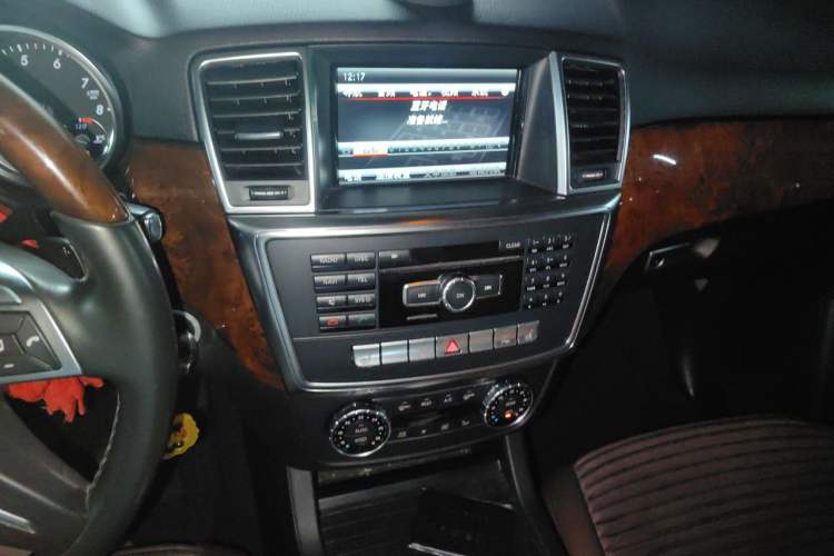 Used Mercedes-Benz M-Class 2012 ML 350 Luxury Edition Audio And AC Panel