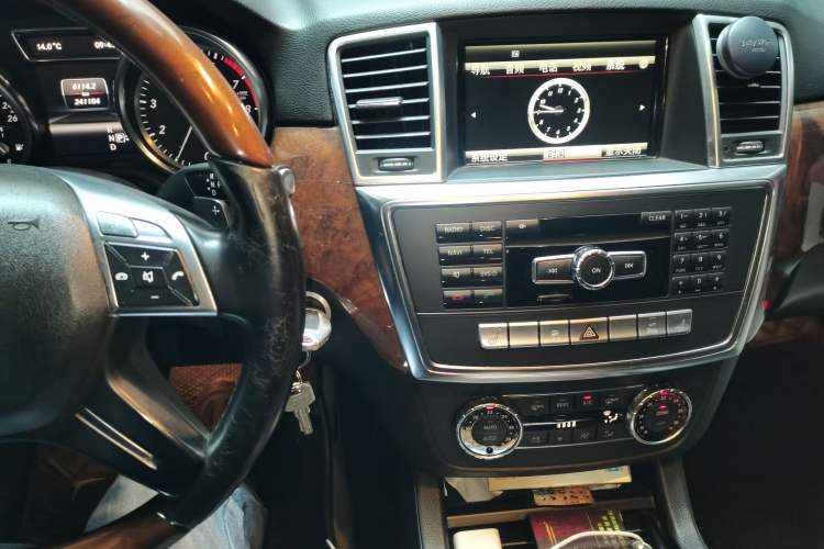 Used Mercedes-Benz M-Class 2012 ML 350 Luxury Edition Audio And AC Panel