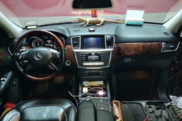 Used Mercedes-Benz M-Class 2012 ML 350 Luxury Edition Center Console