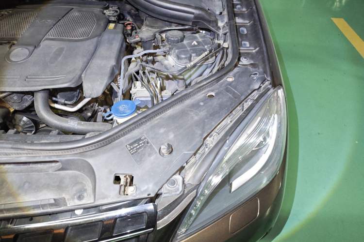 Used Mercedes-Benz M-Class 2012 ML 350 Sport Edition Engine Bay Left