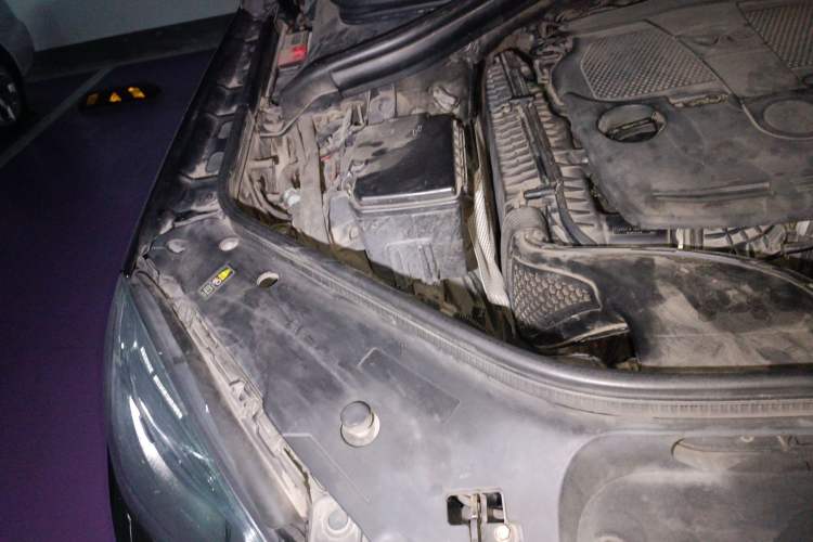 Used Mercedes-Benz M-Class 2012 ML 350 Sport Edition Engine Bay Right