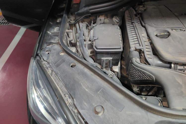 Used Mercedes-Benz M-Class 2012 ML 350 Luxury Edition Engine Bay Right