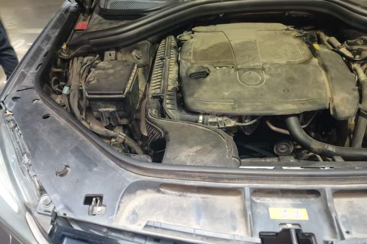 Used Mercedes-Benz M-Class 2012 ML 350 Luxury Edition Engine Bay Right