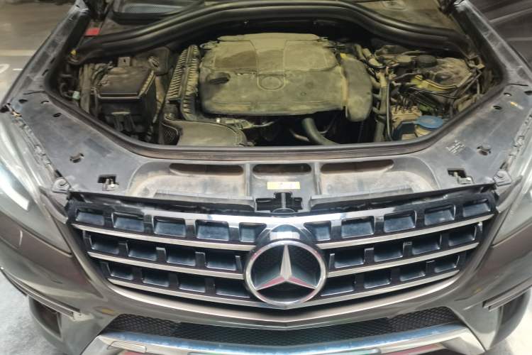 Used Mercedes-Benz M-Class 2012 ML 350 Luxury Edition Engine Bay