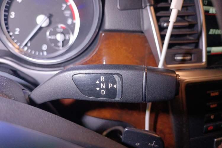 Used Mercedes-Benz M-Class 2012 ML 350 Sport Edition Gear Lever