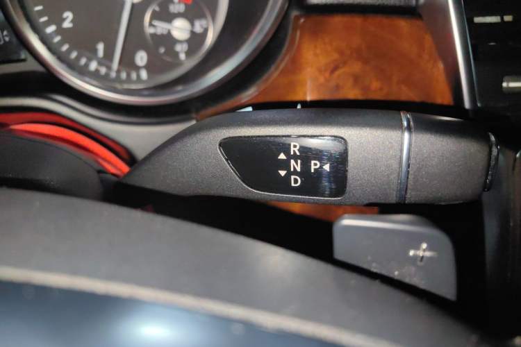 Used Mercedes-Benz M-Class 2012 ML 350 Luxury Edition Gear Lever