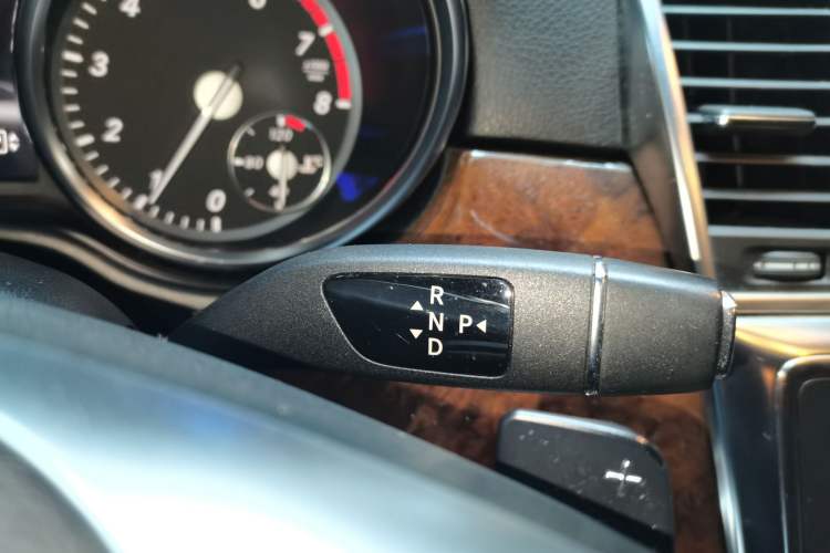 Used Mercedes-Benz M-Class 2012 ML 350 Luxury Edition Gear Lever