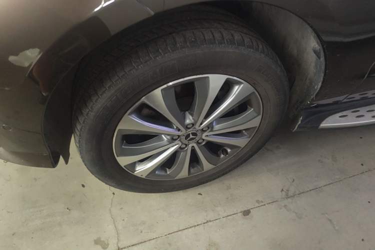 Used Mercedes-Benz M-Class 2012 ML 300 Left Front Wheel Hub