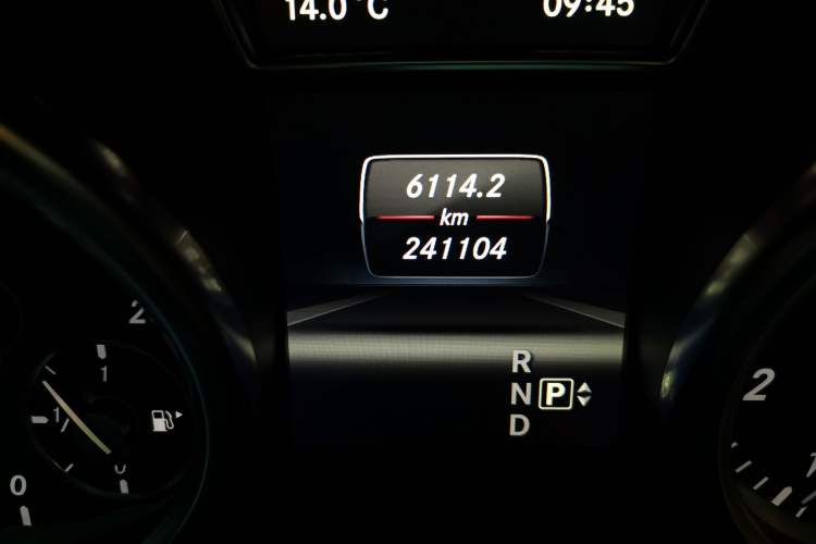 Used Mercedes-Benz M-Class 2012 ML 350 Luxury Edition Odometer Close Up