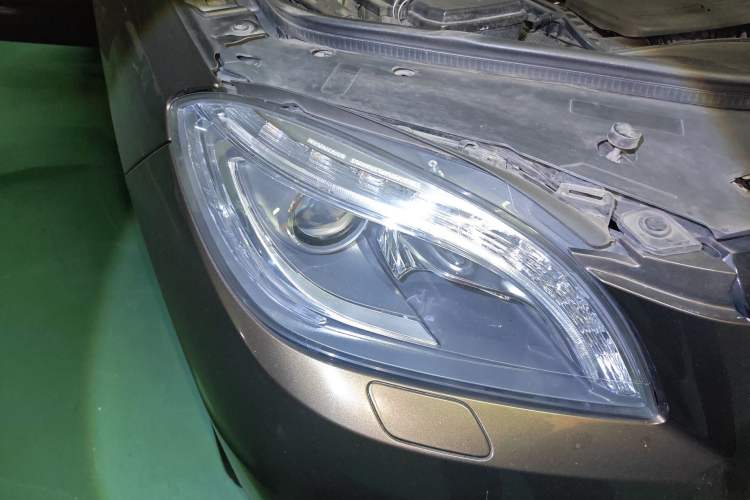 Used Mercedes-Benz M-Class 2012 ML 350 Sport Edition Right Front Headlight