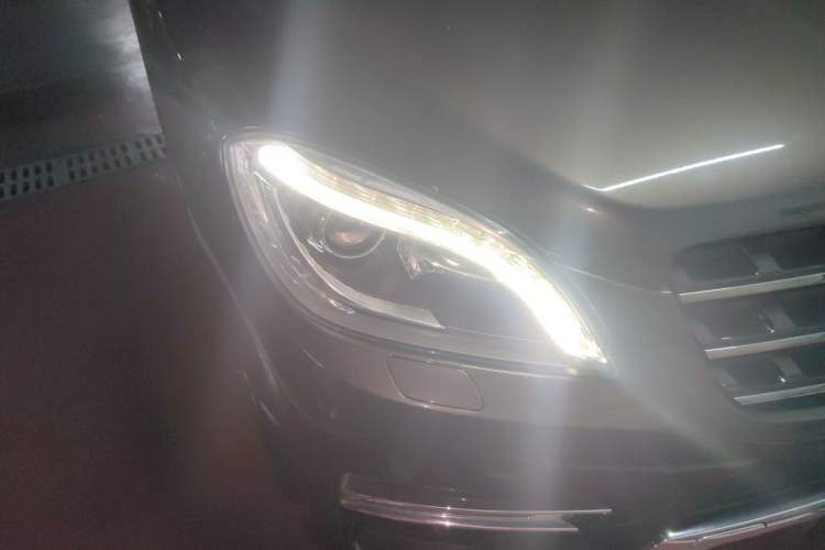 Used Mercedes-Benz M-Class 2012 ML 350 Luxury Edition Right Front Headlight