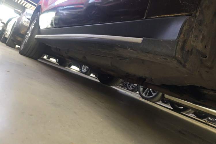 Used Mercedes-Benz M-Class 2012 ML 300 Right Side Sill
